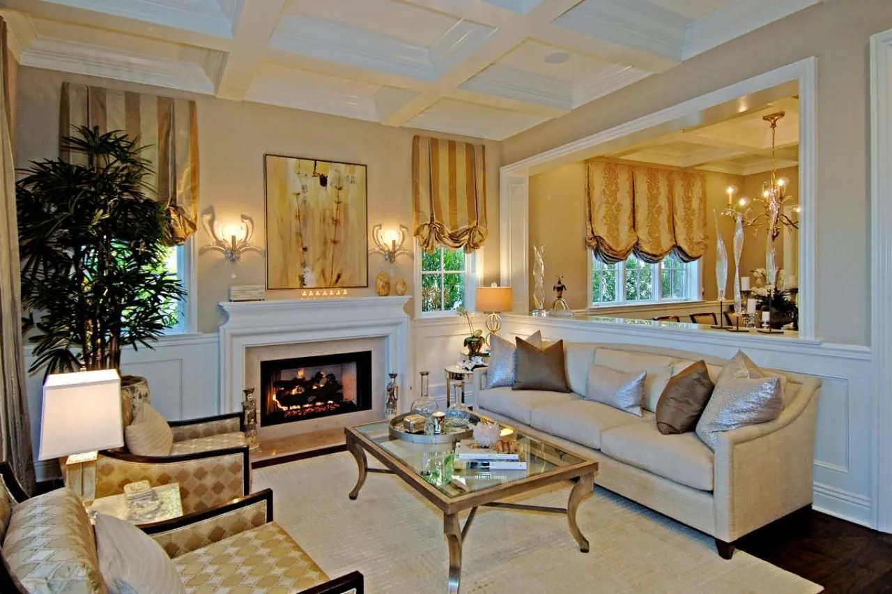 dp_jill_wolff_traditional_neutral_living_room_with_gold_ accents_h-jpg-rend_-hgtvcom-1280-853