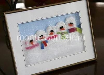 Картина «снеговики» из перчаток