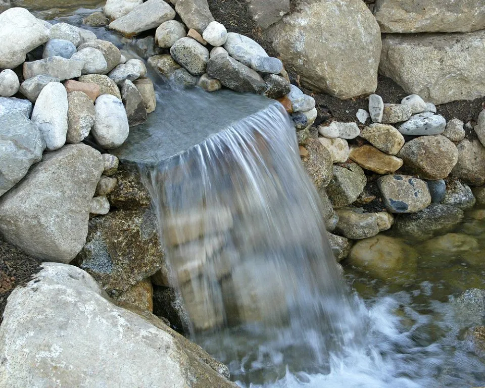 водопад на участке