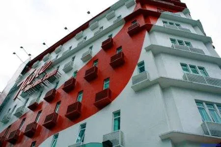 Разноцветный штукатурный фасад многоэтажки