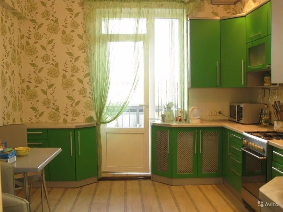 Кухня в бело зеленом цвете