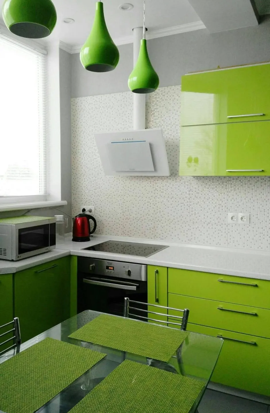 Зеленая кухня в квартире