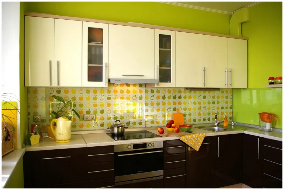 Салатовые стены на кухне