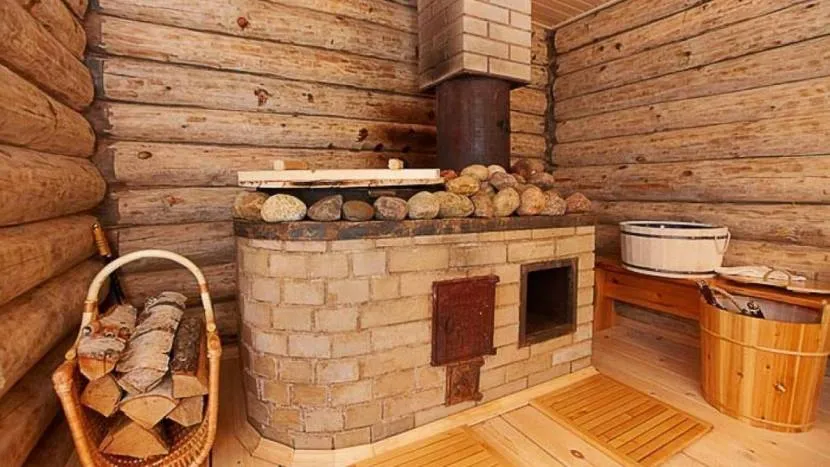 Русская баня с дровяной печью