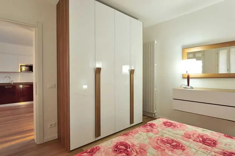 Шкаф в спальню (раздвижной, купе, радиусный): ТОП-200 фото эксклюзивного дизайна и правильного размещения в интерьере