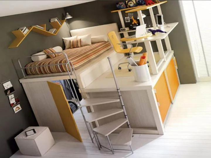 Детская комната с кроватью чердаком, столом и гардеробом
