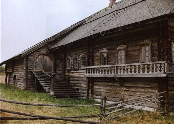 старинный деревянный дом XIX век