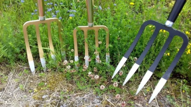 Вилы для копки земли - альтернативный инструмент для работ в саду и в огороде