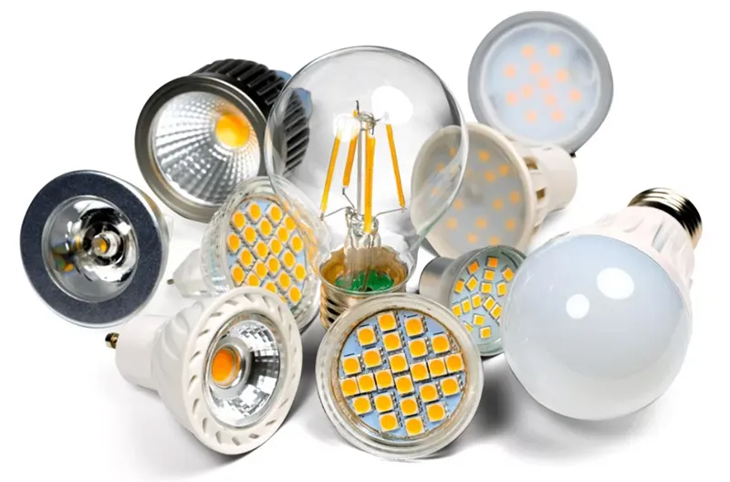 Сразу стоит оговорить, что самый выгодный и безопасный вид ламп для настенных светильников – это светодиодные. Стоят они дороже ламп накаливания и других энергосберегающих ламп, но по долговечности и эффективности превосходят все вместе взятые