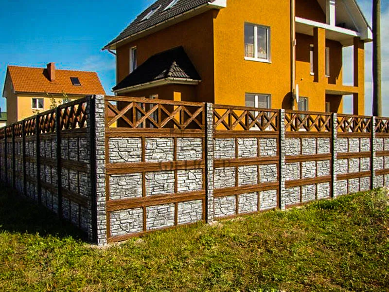 Комбинированный каменный забор в стиле кантри