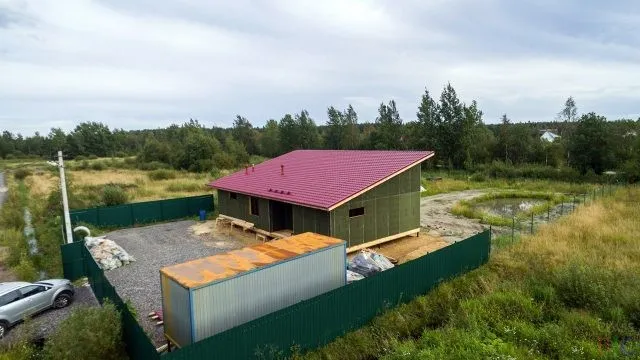 Строительство загородного каркасного дома с односкатной крышей