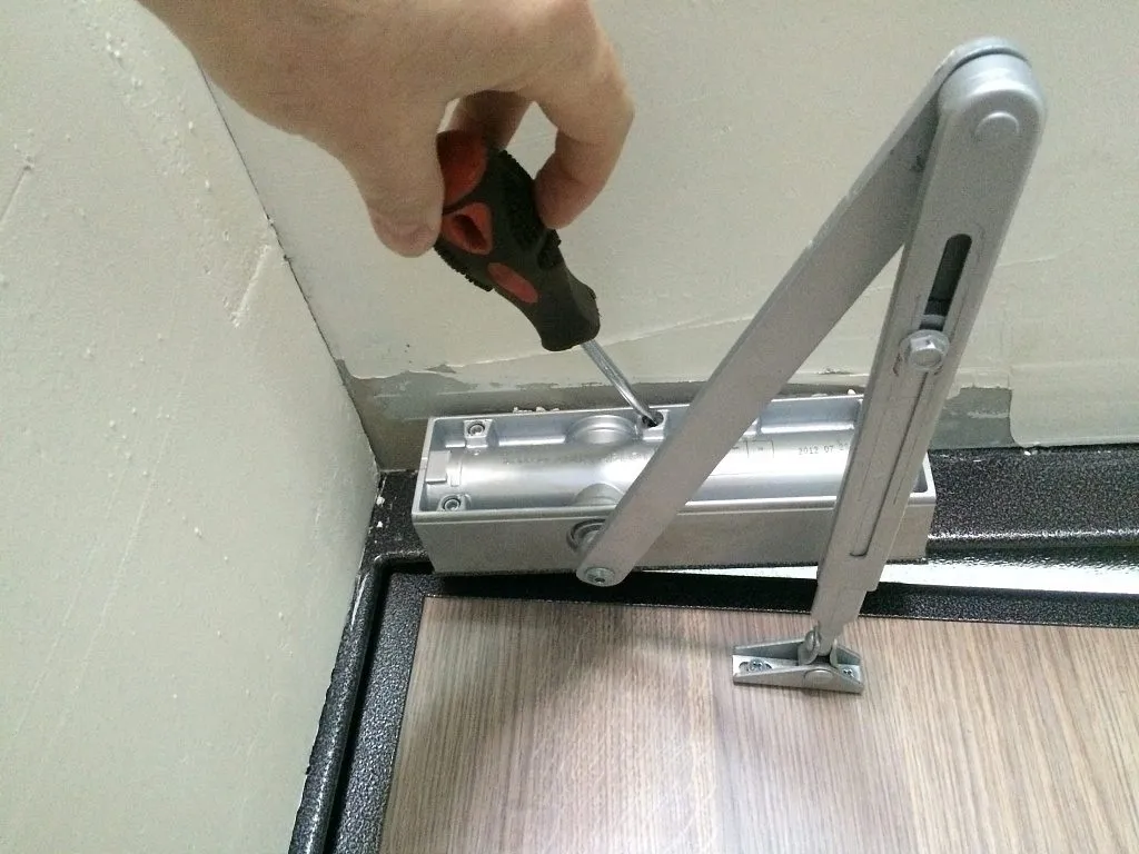 Крепление на дверь