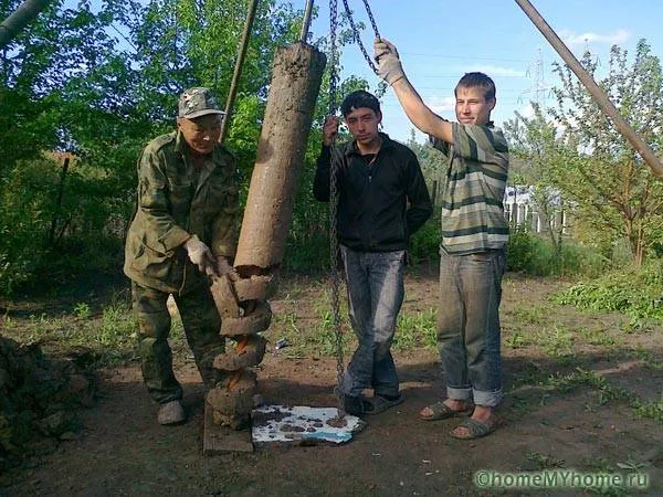 Извлеченный из скважины шнек