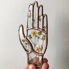 SO beautiful!! Handmade by ✨@cedarandsprucestudios ✨ . . . . . . #stainedglass #stainedglassartist #stainedglassart #stainedglasswindow… Stained Glass Projects, Stained Glass Art, Fused Glass, L'art Du Vitrail, Art Projects, Artsy