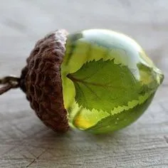 Diy Jewelry To Sell, Diy Jewelry Rings, Wood Resin Jewelry, Jewelry Art, Jewellery, Eco Jewelry, Eco Resin
