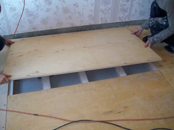 Укладка фанеры на лаги