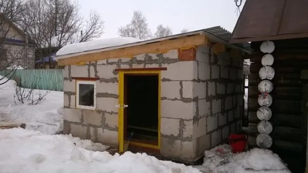 Конструкция из шлакоблоков теплая и долговечная