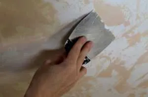 Удаление старой краски с потолка