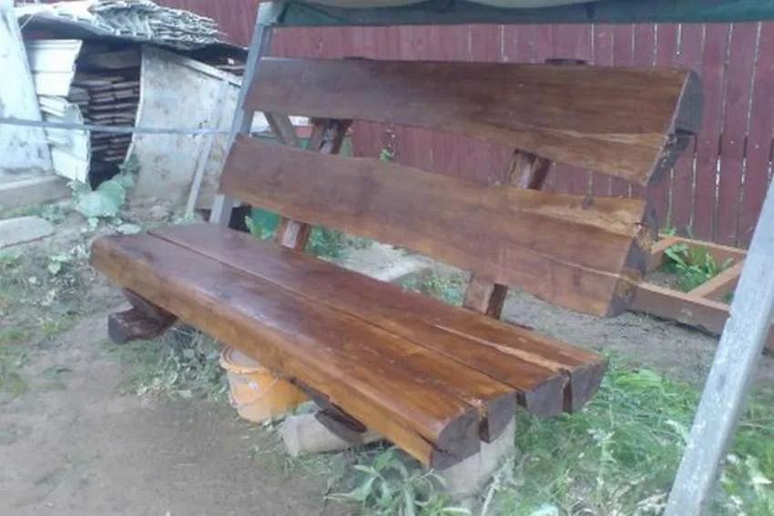 скамейка из бревна своими руками на дачу