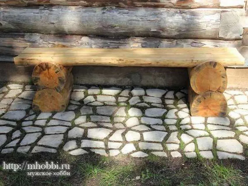 лавочка из бревен для дачи