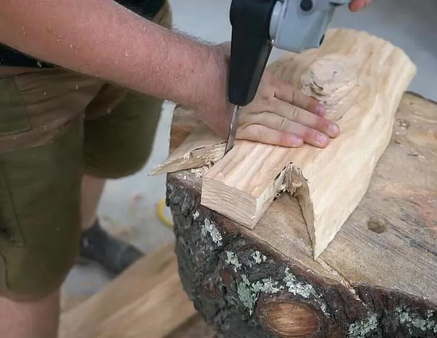 скамейка из бревна с резьбой