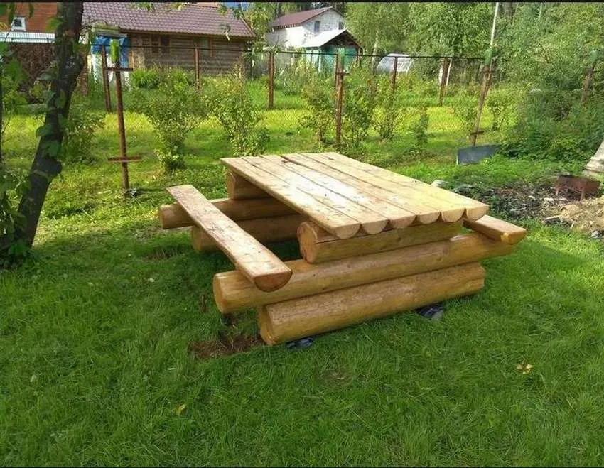 стол и скамейки из бревен своими руками