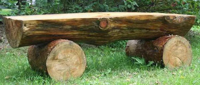 простая лавочка из бревен