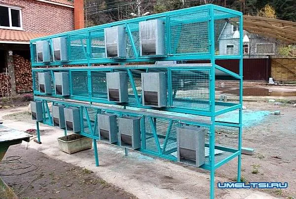 Готовые клетки из сетки для кроликов