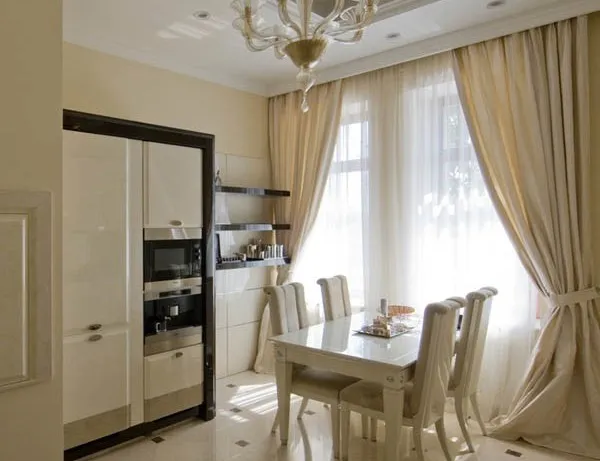 классические шторы на кухне