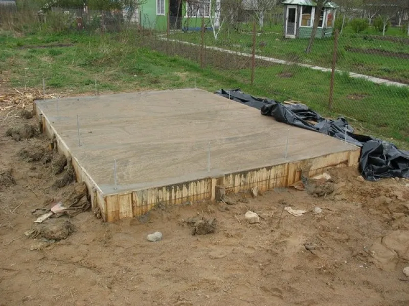 Устройство монолитного фундамента под небольшой хозблок на даче