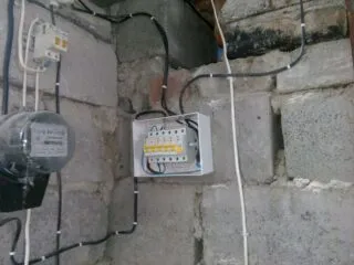 montazh_elektroprovodki_v_garazhe_1-320x240-4799508