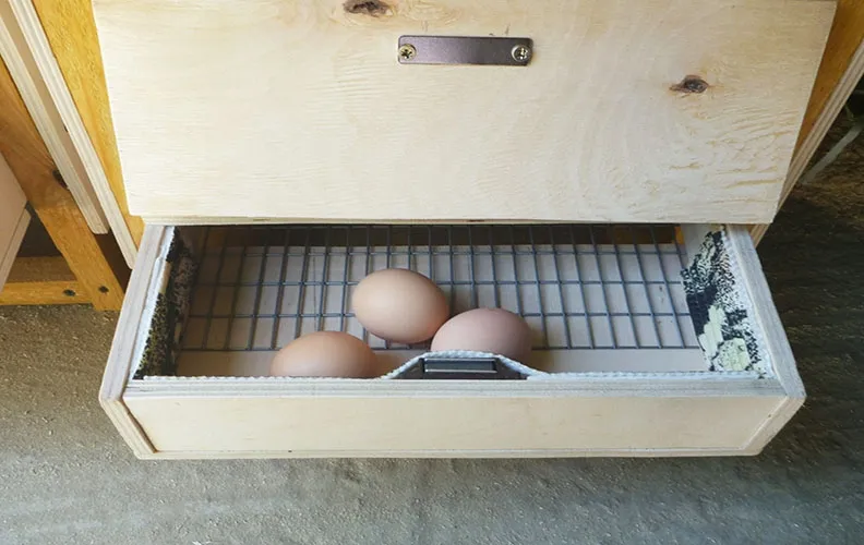 Гнездо с выдвижным ящиком