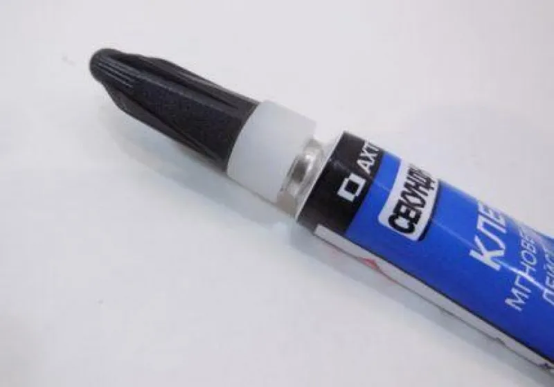 Клей мгновенного действия