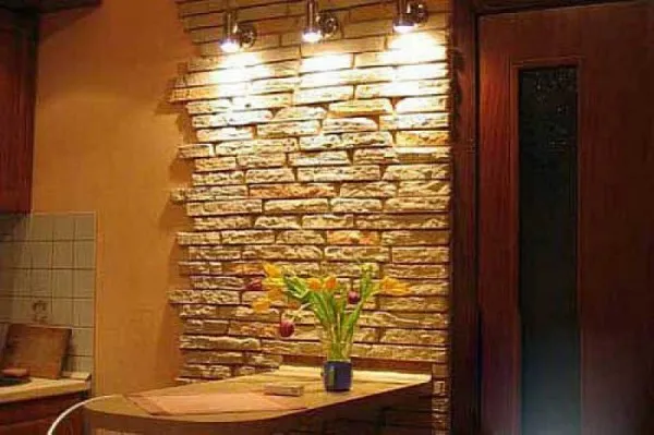 Частичная облицовка стены