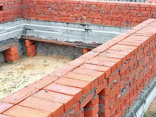 Какие бывают разновидности и размеры цокольных кирпичей для строительства?