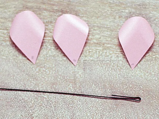 Как сделать розу из бумаги, фоамирана, фетра, ленты и других материалов (15 мастер-классов)