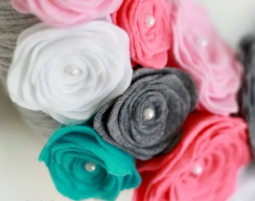 Как сделать розу из бумаги, фоамирана, фетра, ленты и других материалов (15 мастер-классов)