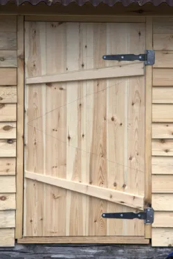 Деревянные двери в баню своими руками