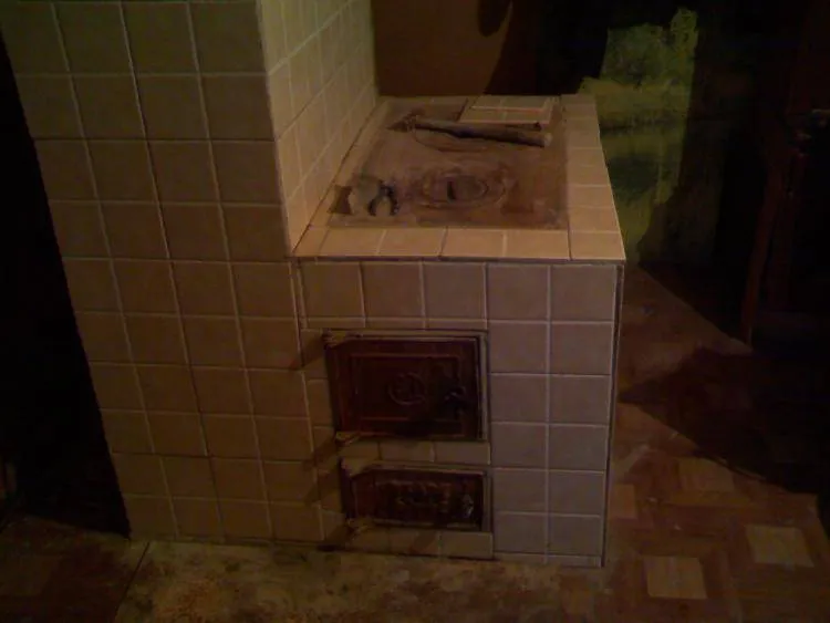 Керамическая плитка для облицовки печей: особенности выбора и укладки