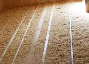 Утепление чердачного перекрытия опилками