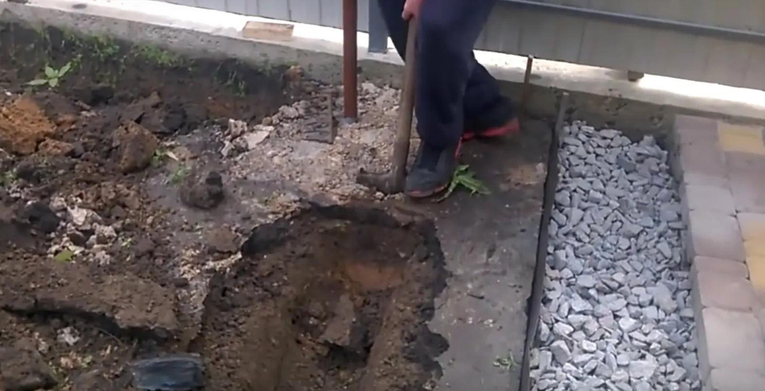 Рытье траншеи