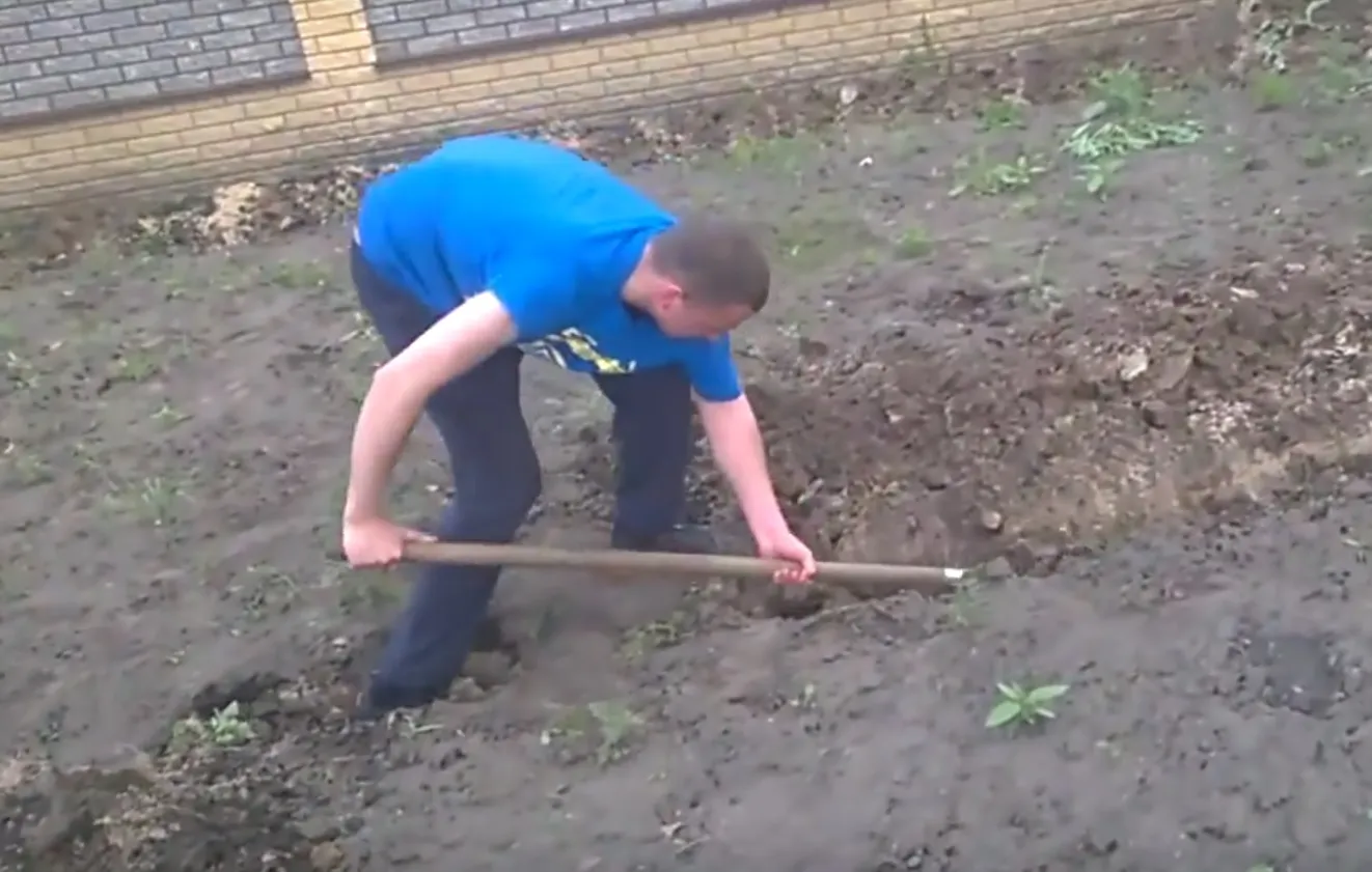 Рытье траншеи для трубопровода