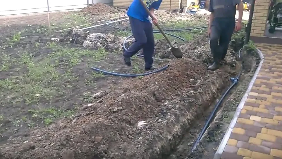 Траншеи закапываются