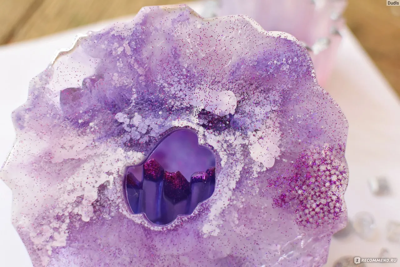 окрашивание эпоксидной смолы алкогольными чернилами в технике Петри