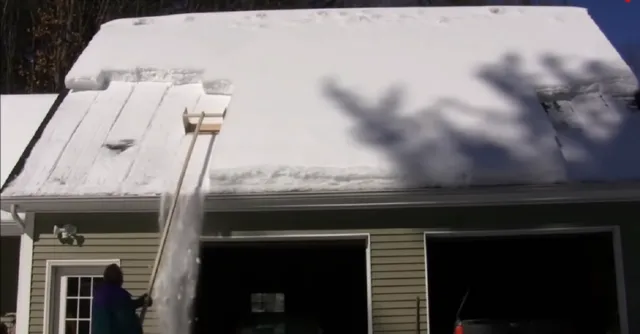 Чистка снега с крыши дома своими руками