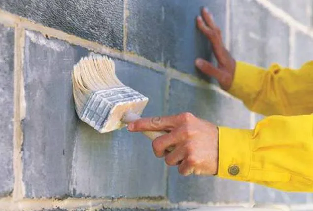 Нанесение грунтовки перед штукатуркой
