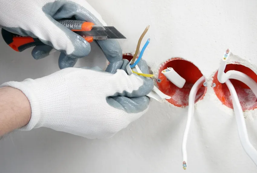 Следуя правилам безопасности, работать необходимо в прорезиненных перчатках Следуя правилам безопасности, работать необходимо в прорезиненных перчатках