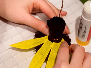 Цветы из гофрированной бумаги своими руками: простые мастер-классы