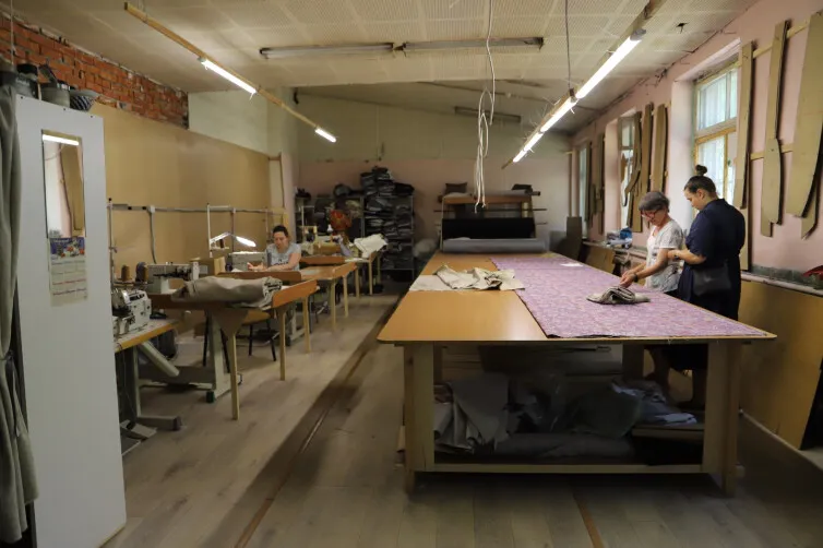 Фабрику с работниками-инвалидами ...