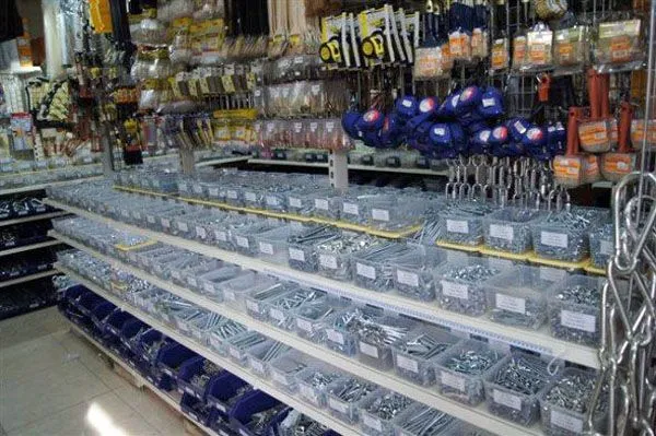 В магазинах метизов и крепежа всегда можно найти саморезы нужного типоразмера и в соответствии с назначением использования